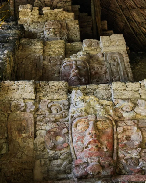 Well Preserved Statue Temple Masks Kohunlich Archeological Mayan Ruins Pyramid — Stock Photo, Image