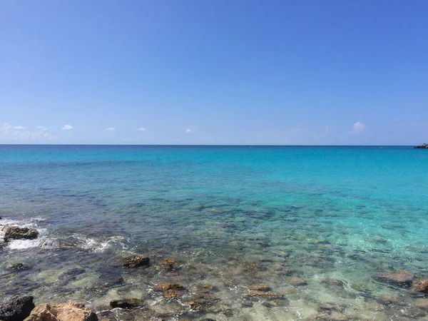 Maho Beach Blaues Meerwasser Und Blauer Himmel — Stockfoto