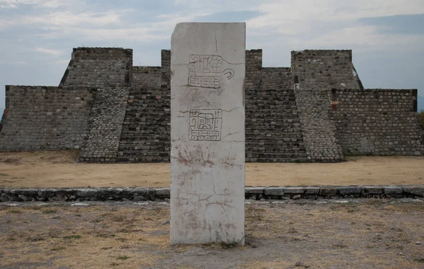 Xochicalco遺跡 先コロンブス期の遺跡 ピラミッドとグリフメキシコ — ストック写真