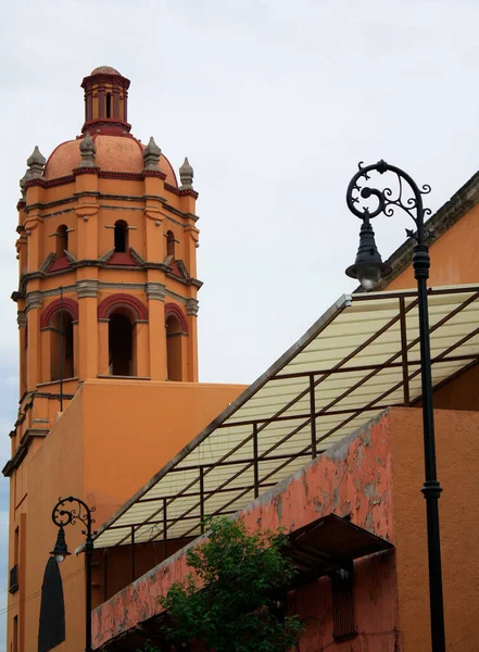 Escena Callejera Con Edificio Rojo Farolas Ciudad México —  Fotos de Stock