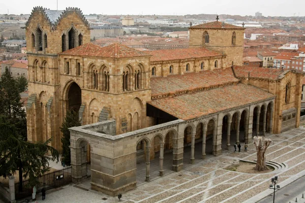 西班牙Avila Castile Len Jul 2011年7月圣文森特大教堂的顶级立面细节 — 图库照片