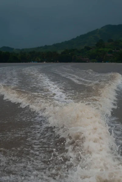 Olas Barcos Vista Isla Con Árboles Laguna Chacahua México —  Fotos de Stock