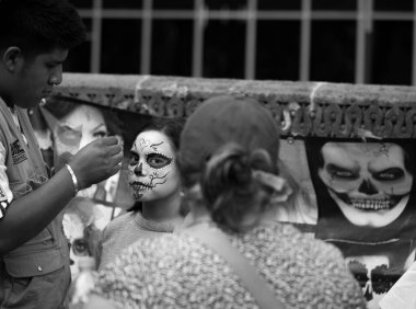 2017 Ölüler Günü, Meksika 'da tatil, kostümlü çocuklar, siyah beyaz 