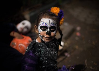 CDMX Meksika / Kasım 02 2017 Ölüler Günü, Meksika 'nın her yerinde kutlanan, ölen arkadaşlarını ve aile fertlerini hatırlayan ve manevi yolculuklarına destek olan bayram. Meksika kültürü 