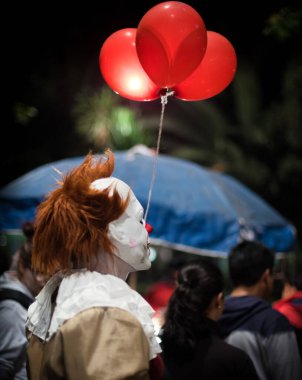 CDMX Meksika / Kasım 02 2017 Cadılar Bayramı kostümleri Cadılar Bayramı 'nda veya Cadılar Bayramı' nda giyilen kostümlerdir, bu festival 31 Ekim 'de, Maskeli İnsanlar, Cadılar Bayramı festivali veya karnavala denk gelir.