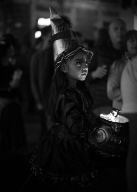 CDMX Meksika / Kasım 02 2017 Cadılar Bayramı kostümleri Cadılar Bayramı 'nda veya Cadılar Bayramı' nda giyilen kostümlerdir, bu festival 31 Ekim 'de, Maskeli İnsanlar, Cadılar Bayramı festivali veya karnavala denk gelir.