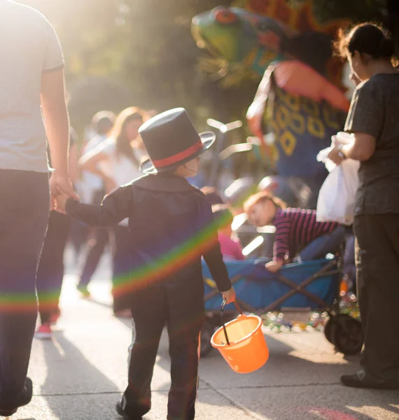 CDMX Meksika / Kasım 02 2017 Cadılar Bayramı kostümleri Cadılar Bayramı 'nda veya Cadılar Bayramı' nda giyilen kostümlerdir, bu festival 31 Ekim 'de, Maskeli İnsanlar, Cadılar Bayramı festivali veya karnavala denk gelir.