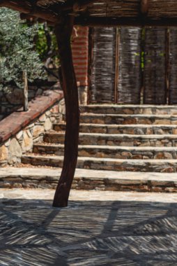 El Triunfo, Kuzey Amerika 'daki en iyi korunmuş 19. ve 20. yüzyıl madencilik topluluklarından biridir ve arkeolojik araştırmalar için önemli bir alandır. Baja California Sur, Meksika