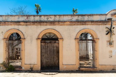 El Triunfo, Kuzey Amerika 'daki en iyi korunmuş 19. ve 20. yüzyıl madencilik topluluklarından biridir ve arkeolojik araştırmalar için önemli bir alandır. Baja California, Meksika
