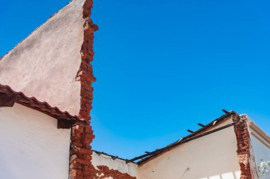 El Triunfo, Kuzey Amerika 'daki en iyi korunmuş 19. ve 20. yüzyıl madencilik topluluklarından biridir ve arkeolojik araştırmalar için önemli bir alandır. Baja California, Meksika