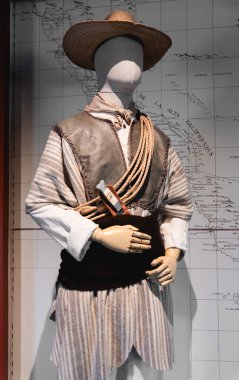 MUVACA Müzesi, El Triunfo Meksika Kasabası 'ndaki bu iki dilli, biyolojik ve multimedya müzesi bize Kaliforniya' daki kovboy kültürünün kökeni hakkında önemli hikayeler gösteriyor. Baja California Sur.