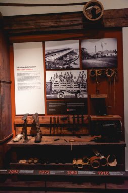 MUVACA Müzesi, El Triunfo Meksika Kasabası 'ndaki bu iki dilli, biyolojik ve multimedya müzesi bize Kaliforniya' daki kovboy kültürünün kökeni hakkında önemli hikayeler gösteriyor. Baja California Sur.