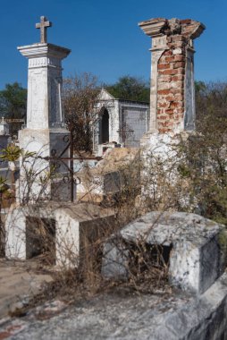 El Triunfo, Kuzey Amerika 'daki en iyi korunmuş 19. ve 20. yüzyıl madencilik topluluklarından biridir ve arkeolojik araştırmalar için önemli bir alandır. Baja California, Meksika