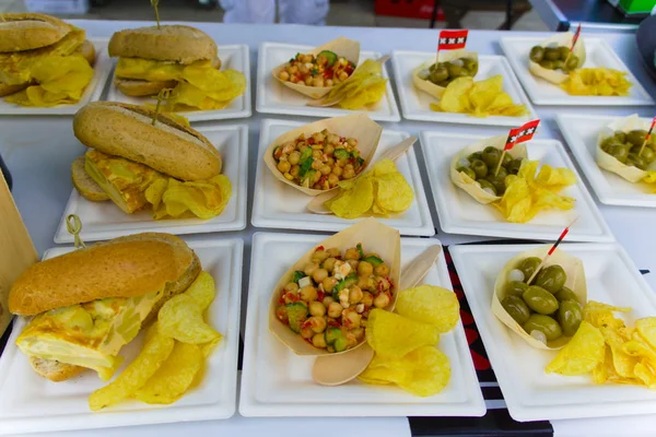 거리 박람회에서 판매되는 채식 요리및 비건 요리 — 스톡 사진