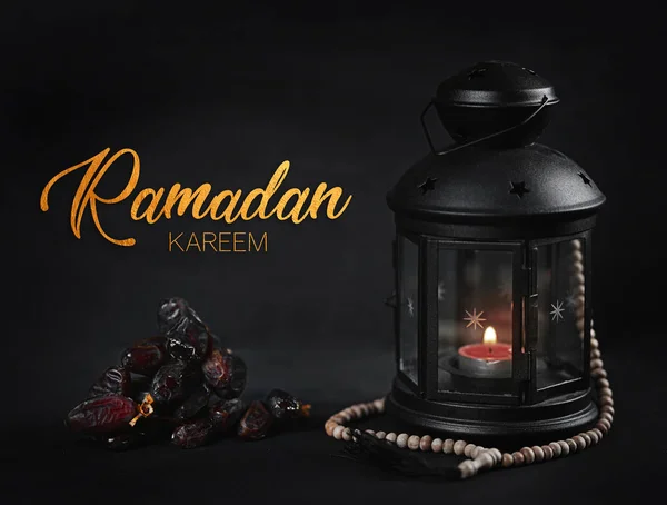 Ramadan Kareem Saluant Typographie Lanterne Bougie Ramadan Avec Perles Prière — Photo