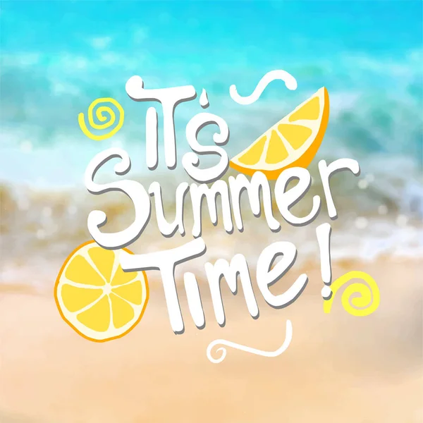 Letní Čas Typografie Pozadí Rozmazané Beach — Stockový vektor