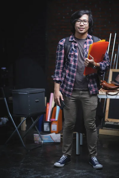 Asian College Student Standing Holding Books Warehouse Inglês Sorria Câmera — Fotografia de Stock