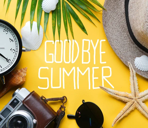 Αντίο Καλοκαίρι Κείμενο Ταξίδια Διακοπών Διακοπές Κίτρινο Φόντο Κενό Διάστημα — Φωτογραφία Αρχείου