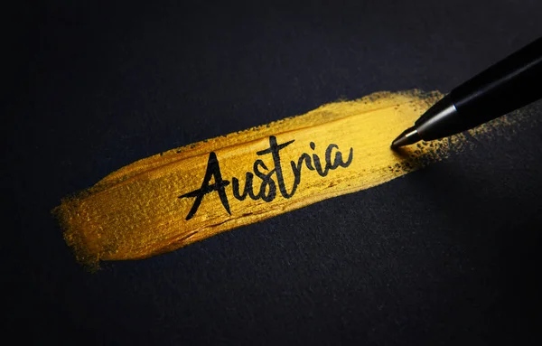 Autriche Texte Manuscrit Sur Golden Paint Brush Stroke — Photo