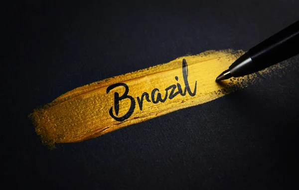 Brésil Texte Manuscrit Sur Golden Paint Brush Stroke — Photo