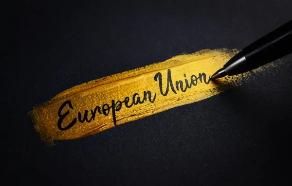 Europäische Union Handschrift Text Auf Goldenem Pinselstrich — Stockfoto