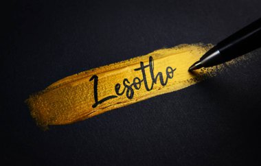 Lesotho el yazısı metin üzerinde altın boya fırça darbesi