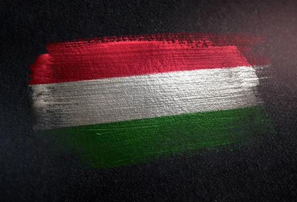 Bandeira Hungria Feita Pintura Escova Metálica Parede Escura Grunge — Fotografia de Stock