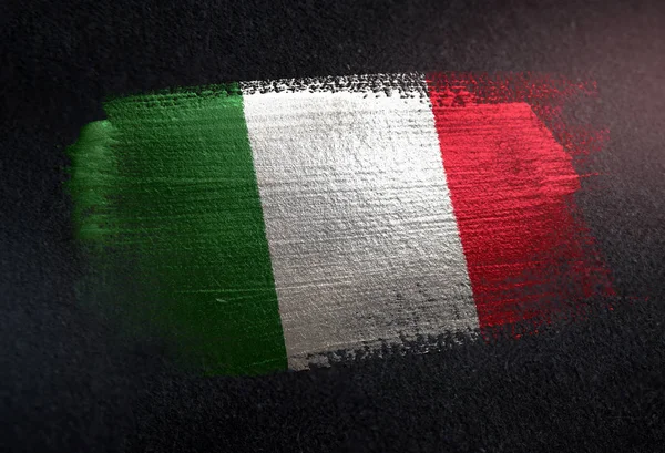 Флаг Италии Металлической Кисти Гранжевой Темной Стене — стоковое фото