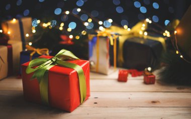 Kırmızı yeşil Noel hediyesi hediye 