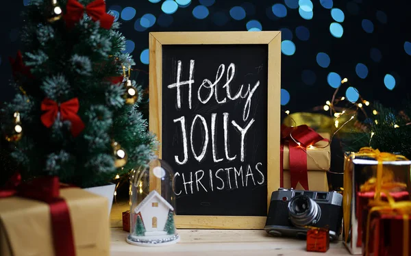 Tipografia Natal Holly Jolly Quadro Negro Entre Decoração Natal — Fotografia de Stock