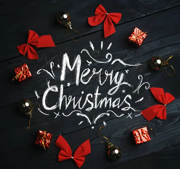 Merry Christmas Typografie Christmas Ornament Gevormde Cirkel Zwarte Houten Textuur — Stockfoto