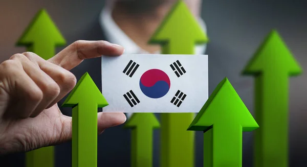 Concepto Crecimiento Nación Flechas Verdes Empresario Con Tarjeta Bandera Corea —  Fotos de Stock