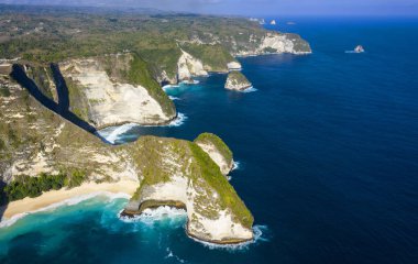 Nusa Penida, Bali'de Kelingking Plajı'nın Drone Shot'ı - Endonezya
