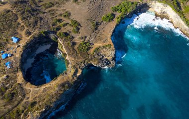 Nusa Penida, Bali de Pasih Uug Broken Beach Drone Shot - Indo