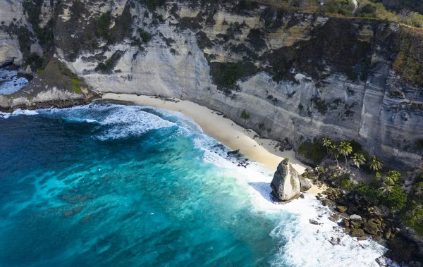 Drone shot of Diamond Beach tysiąc wysp w Nusa Penida, Bal — Zdjęcie stockowe