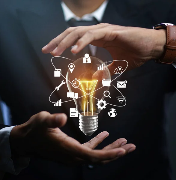Technologie Ikonen Glühbirne Schwimmt Auf Geschäftsmannhand Zukunftsweisendes Ideenkonzept — Stockfoto