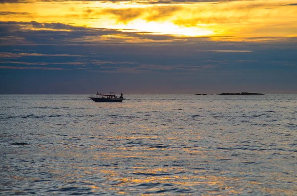 Langkawi'de denizde gün batımı