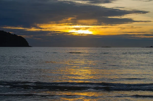 Langkawi'de denizde gün batımı