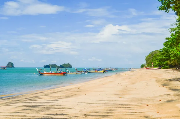 Schwarzer Sandstrand — Stockfoto