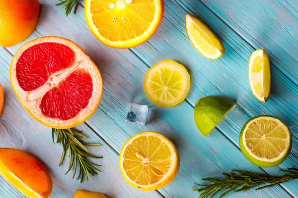 Fondo Fruta Coloridas Rodajas Frutas Frescas Naranja Mandarina Lima Limón — Foto de Stock