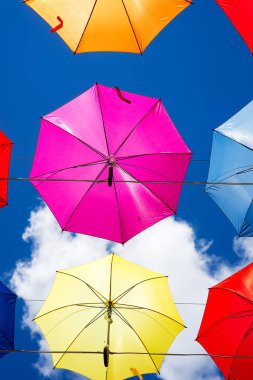 Şehrin Kropivnitsky, Ukrayna'nın gökyüzünde boyama şemsiye bir sürü