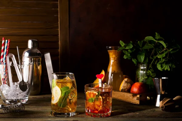 Diferentes Bebidas Alcohólicas Vaso Cóctel Rebujito Vino Blanco Agua Carbonatada —  Fotos de Stock