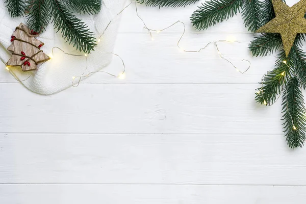 Composición Navideña Juguetes Navidad Manta Punto Ramas Abeto Con Luces — Foto de Stock