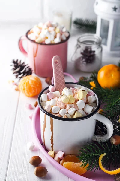 Twee Kopjes Met Warme Chocolade Cacao Met Gesmolten Marshmallow Pina — Stockfoto