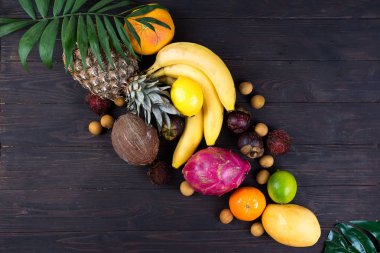 Bir metin için tropikal meyve ve yaprakları, düz yatıyordu, yer ile yaz Derma kavramı sınır