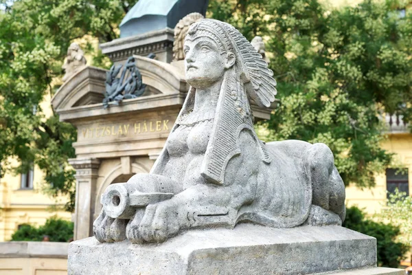 Statue du sphinx le long de la rivière Vltava à Prague, République tchèque — Photo