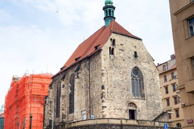Prag, Çek Cumhuriyeti - 07.18. 2018 - Çek Cumhuriyeti Resslova Caddesi'ndeki gotik St. Wenceslas kilisesi Zderaz