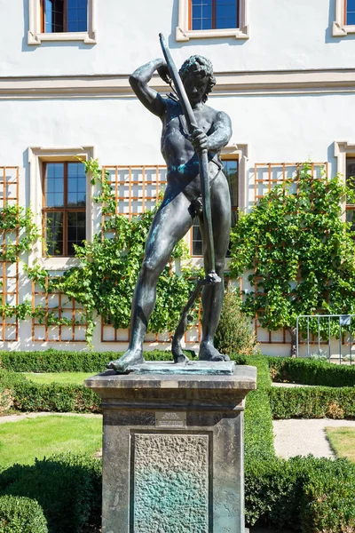 Het standbeeld van Apollo door Adrien de Vries in het Senaats Park Valdstenjnska zahrada de Wallenstein Tuin in Mala Strana district Praag Tsjechië Europa — Stockfoto