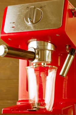 Latte cam lı kırmızı retro tarzı kahve makinesi