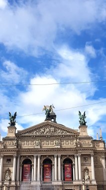 LVIV, UKRAINE - 16 Temmuz 2018: Lviv 'de bir yaz gününde Akademik Opera ve Bale Tiyatrosu,